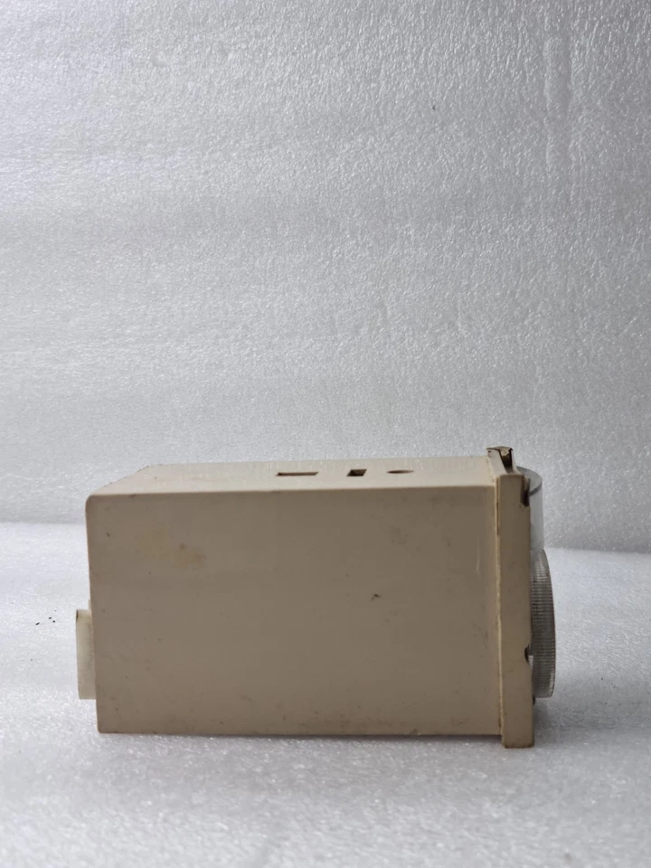 ANALOG TEMPERATURE CONTROLLER MC TEQD-2301B